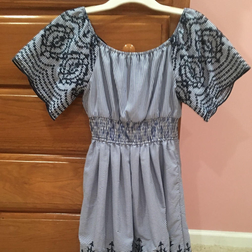 Blue and white striped dress w pockets!